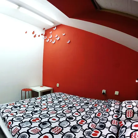 尼特拉甘油旅馆 旅馆 *
